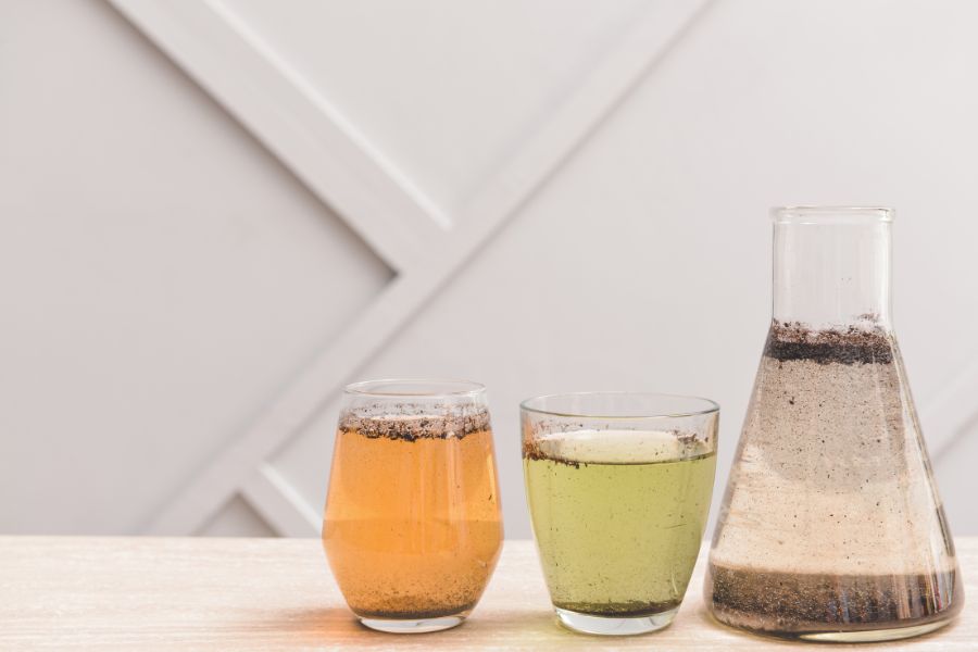 What is the color of water? 4 dirty water